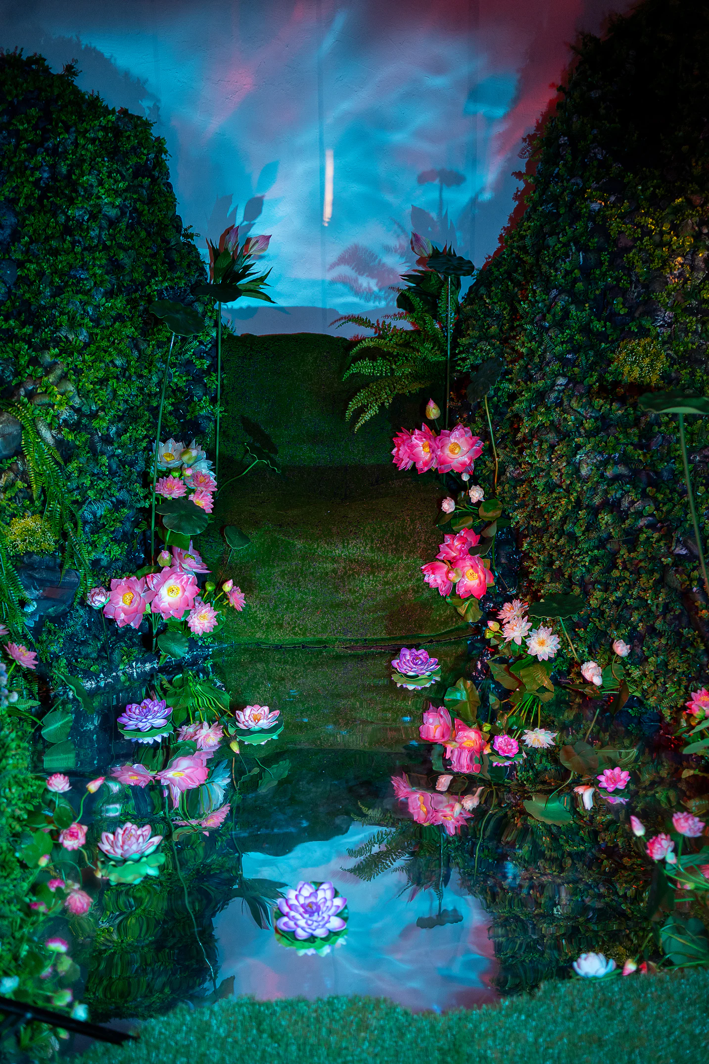 Зеркальное Озеро (вид 2)